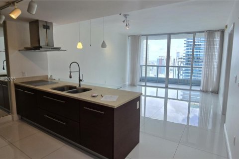 Condo in Miami, Florida, 1 bedroom  № 2017245 - photo 7