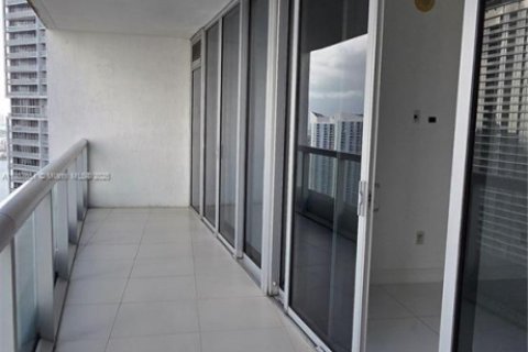 Condo in Miami, Florida, 1 bedroom  № 2017245 - photo 12