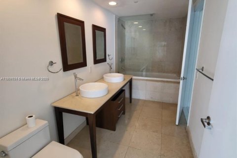 Condo in Miami, Florida, 1 bedroom  № 2017245 - photo 10