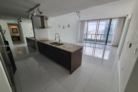 Condo in Miami, Florida, 1 bedroom  № 2017245 - photo 6