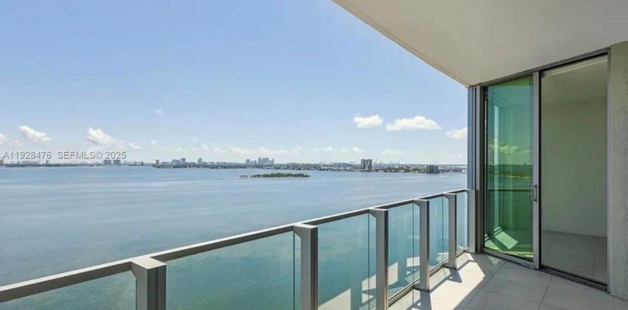 Condo in Miami, Florida, 2 bedrooms  № 1986844