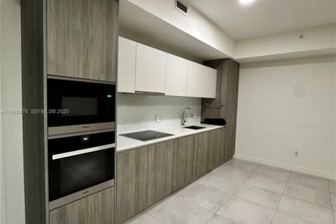 Condo in Miami, Florida, 2 bedrooms  № 1986844 - photo 2