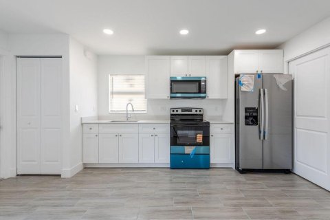 Villa ou maison à louer à Stuart, Floride: 2 chambres, 53.88 m2 № 2168861 - photo 4
