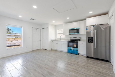 Villa ou maison à louer à Stuart, Floride: 2 chambres, 53.88 m2 № 2168861 - photo 3