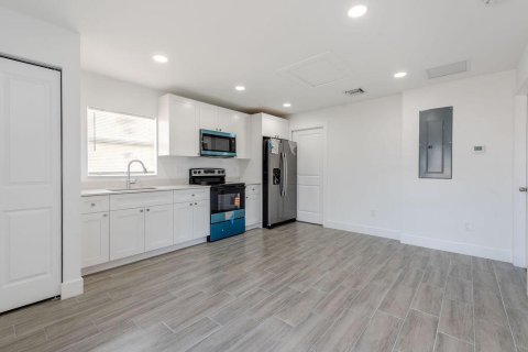 Villa ou maison à louer à Stuart, Floride: 2 chambres, 53.88 m2 № 2168861 - photo 5
