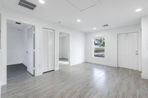 Villa ou maison à louer à Stuart, Floride: 2 chambres, 53.88 m2 № 2168861 - photo 8