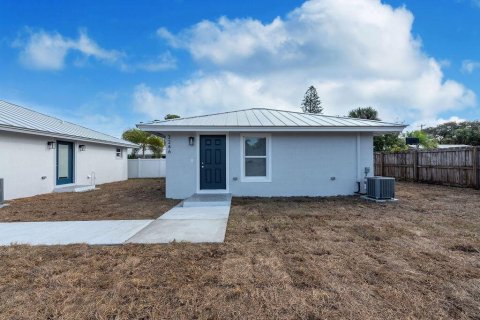 Villa ou maison à louer à Stuart, Floride: 2 chambres, 53.88 m2 № 2168861 - photo 2