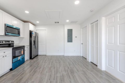 Villa ou maison à louer à Stuart, Floride: 2 chambres, 53.88 m2 № 2168861 - photo 6