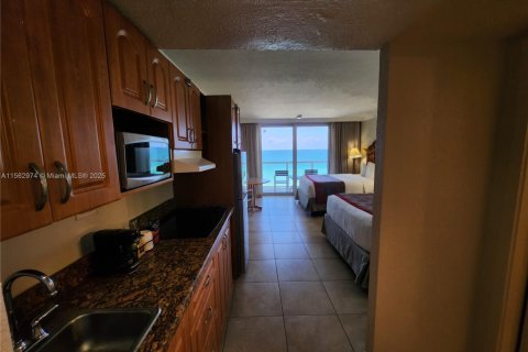 Copropriété à vendre à Sunny Isles Beach, Floride: 33.44 m2 № 1978217 - photo 11