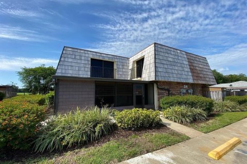 Townhouse in Leesburg, Florida 2 bedrooms, 119.66 sq.m. № 2220360