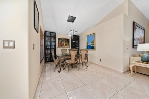 Villa ou maison à louer à Kissimmee, Floride: 4 chambres, 165.18 m2 № 1841857 - photo 14