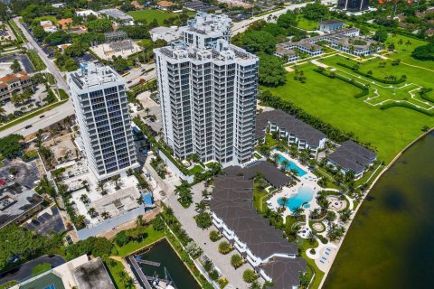 Condo in North Palm Beach, Florida, 4 bedrooms  № 1007682 - photo 1