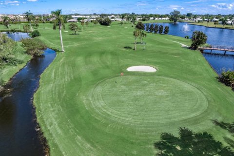 House in Boynton Beach, Florida 2 bedrooms, 100.06 sq.m. № 1102380 - photo 1