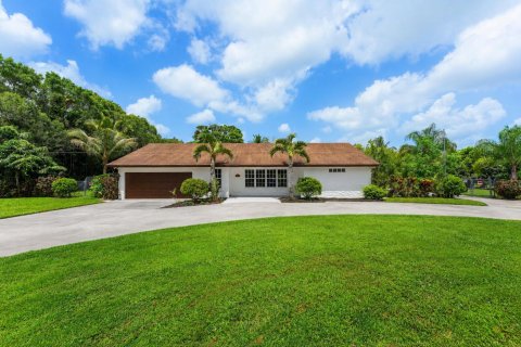 House in Lake Worth, Florida 6 bedrooms, 238.2 sq.m. № 2270182