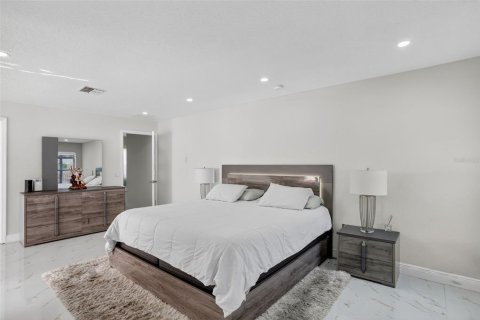 House in Kissimmee, Florida 5 bedrooms, 261.33 sq.m. № 2167409 - photo 19