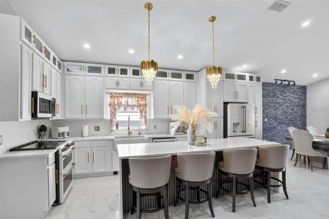 House in Kissimmee, Florida 5 bedrooms, 261.33 sq.m. № 2167409 - photo 7