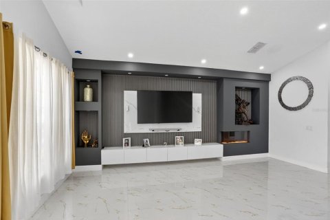 House in Kissimmee, Florida 5 bedrooms, 261.33 sq.m. № 2167409 - photo 6
