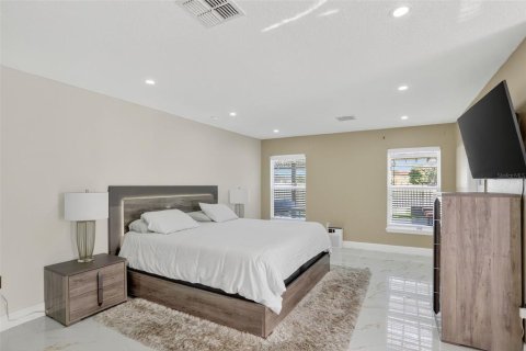 House in Kissimmee, Florida 5 bedrooms, 261.33 sq.m. № 2167409 - photo 24