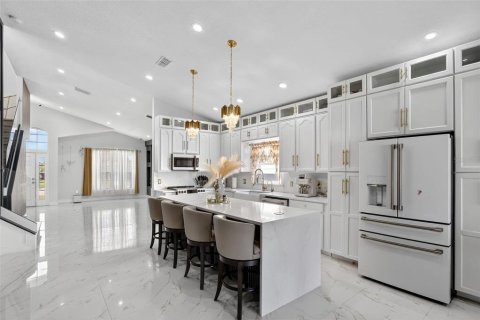 House in Kissimmee, Florida 5 bedrooms, 261.33 sq.m. № 2167409 - photo 4