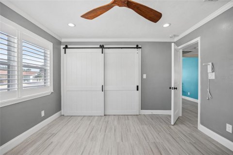 House in Saint Pete Beach, Florida 3 bedrooms, 123.1 sq.m. № 1919401 - photo 27