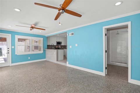 House in Saint Pete Beach, Florida 3 bedrooms, 123.1 sq.m. № 1919401 - photo 19
