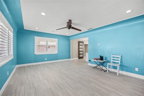House in Saint Pete Beach, Florida 3 bedrooms, 123.1 sq.m. № 1919401 - photo 12