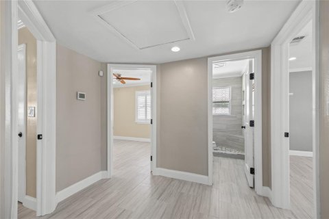 House in Saint Pete Beach, Florida 3 bedrooms, 123.1 sq.m. № 1919401 - photo 25