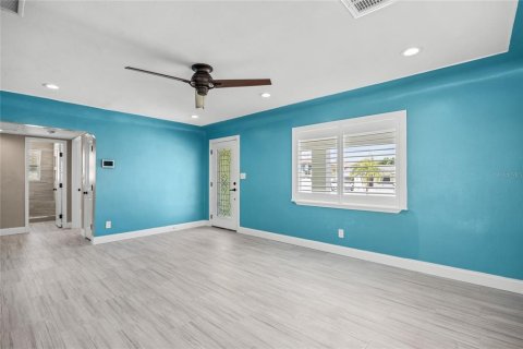 House in Saint Pete Beach, Florida 3 bedrooms, 123.1 sq.m. № 1919401 - photo 10