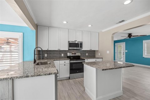 House in Saint Pete Beach, Florida 3 bedrooms, 123.1 sq.m. № 1919401 - photo 16