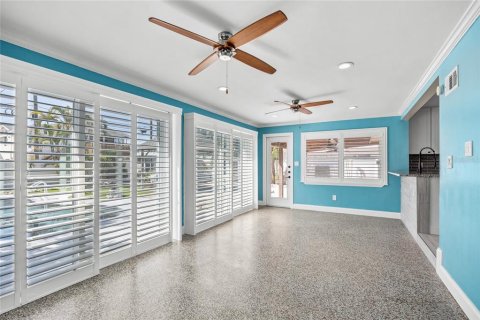 House in Saint Pete Beach, Florida 3 bedrooms, 123.1 sq.m. № 1919401 - photo 21