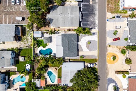 House in Saint Pete Beach, Florida 3 bedrooms, 123.1 sq.m. № 1919401 - photo 5