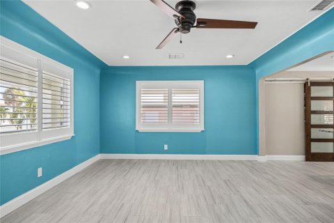 House in Saint Pete Beach, Florida 3 bedrooms, 123.1 sq.m. № 1919401 - photo 13