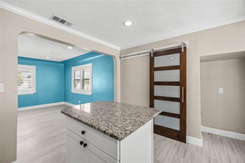 House in Saint Pete Beach, Florida 3 bedrooms, 123.1 sq.m. № 1919401 - photo 17