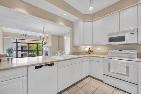 Condo in Winter Park, Florida, 3 bedrooms № 2131428 - photo 12