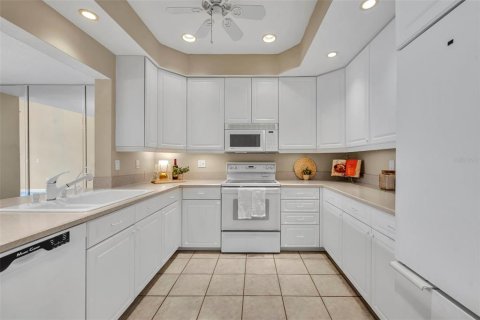 Condo in Winter Park, Florida, 3 bedrooms № 2131428 - photo 11