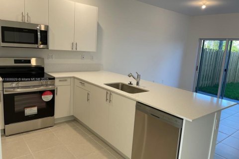 Casa en venta en Miami, Florida, 3 dormitorios, 143.53 m2 № 1967429 - foto 5