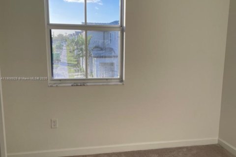 Casa en venta en Miami, Florida, 3 dormitorios, 143.53 m2 № 1967429 - foto 9