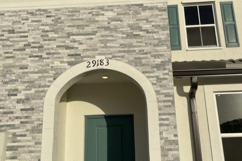 Casa en venta en Miami, Florida, 3 dormitorios, 143.53 m2 № 1967429 - foto 2