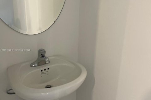 Casa en venta en Miami, Florida, 3 dormitorios, 143.53 m2 № 1967429 - foto 11