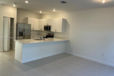 Casa en venta en Miami, Florida, 3 dormitorios, 143.53 m2 № 1967429 - foto 4