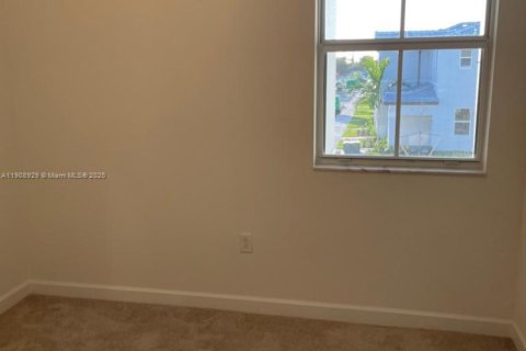 Casa en venta en Miami, Florida, 3 dormitorios, 143.53 m2 № 1967429 - foto 10