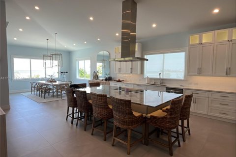 House in Marathon, Florida 5 bedrooms, 317.26 sq.m. № 1710018 - photo 30