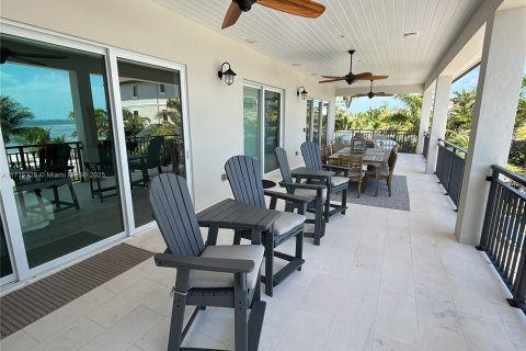 House in Marathon, Florida 5 bedrooms, 317.26 sq.m. № 1710018 - photo 24