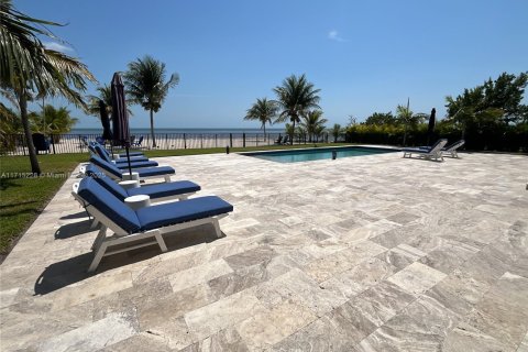 House in Marathon, Florida 5 bedrooms, 317.26 sq.m. № 1710018 - photo 25
