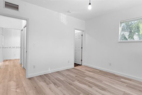Propiedad comercial en venta en Miami Beach, Florida № 1729380 - foto 9
