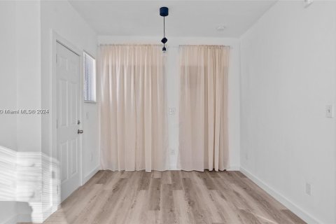 Propiedad comercial en venta en Miami Beach, Florida № 1729380 - foto 29