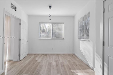 Propiedad comercial en venta en Miami Beach, Florida № 1729380 - foto 30