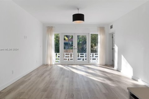 Propiedad comercial en venta en Miami Beach, Florida № 1729380 - foto 15