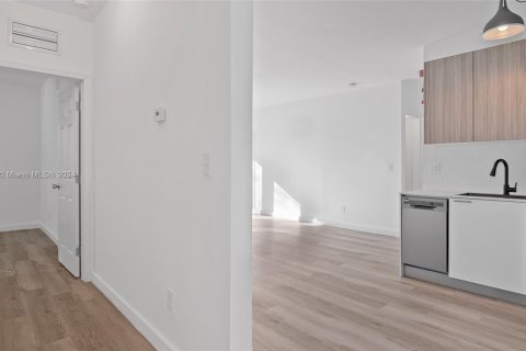 Propiedad comercial en venta en Miami Beach, Florida № 1729380 - foto 10