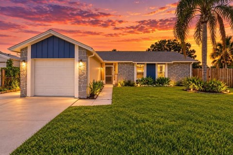 House in Apollo Beach, Florida 3 bedrooms, 174.66 sq.m. № 2410072